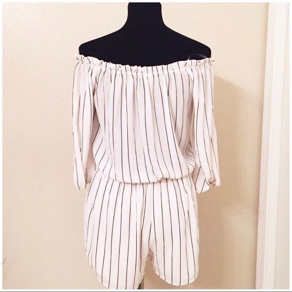 🆕 Black and White Striped Romper - Picture 6 of 6